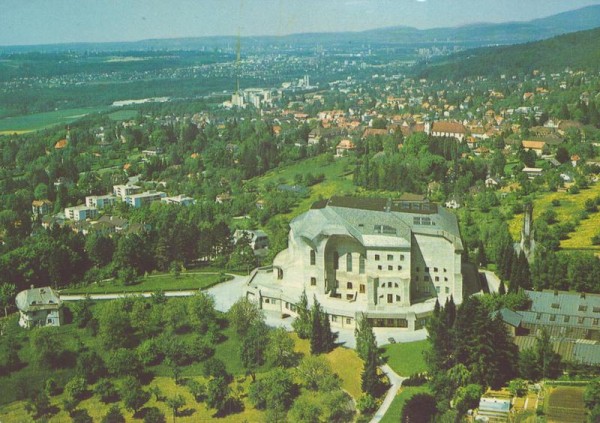 Goetheanum, Freie Hochschule für Geisteswissenschaften, Dornach - Flugaufnahmen Vorderseite