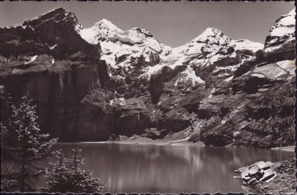 Oeschinensee mit Rothorn, Blümlisalphorn, Oeschinenhorn und Fründenhorn