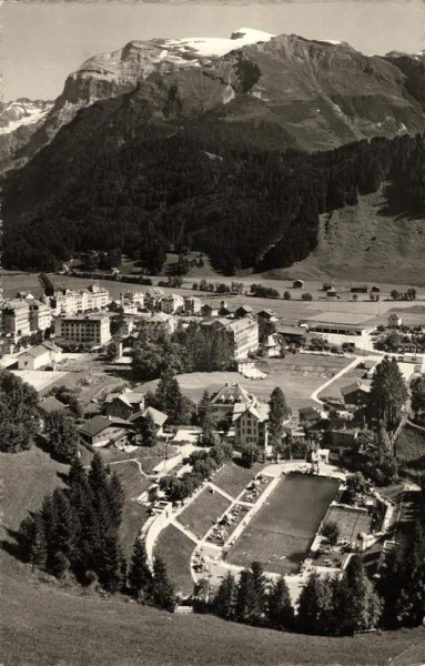 Schwimmbad Engelberg mit Titlis Vorderseite