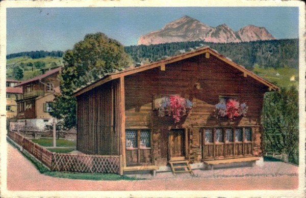 Wildhaus, Zwinglihaus mit Schafberg Vorderseite
