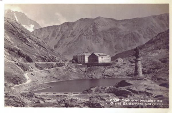 Statue et Hospice du Grand St.Bernard (2472m)