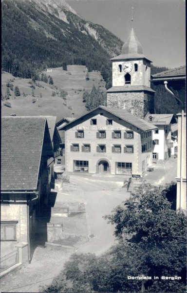 Dorfplatz in Bergün/Bravuogn Vorderseite