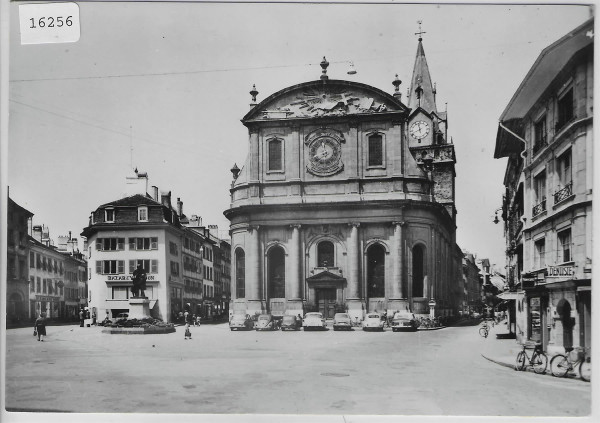 Yverdon - Place Pestalozzi animee belebt - Autos Velos