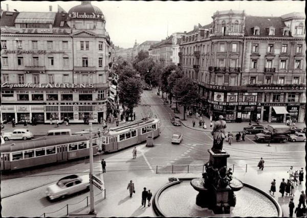 Bahnhofplatz mit Linth - Escher - Brunnen (Zürich) Vorderseite