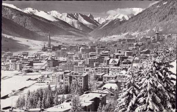 Davos (1560 m). Blick gegen das Tinzenhorn