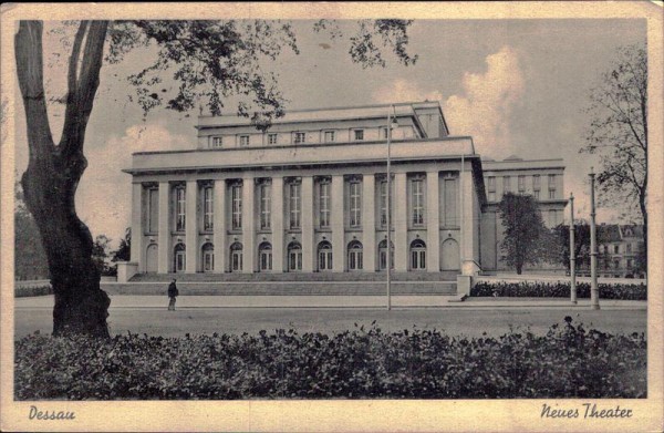 Dessau - Neues Theater Vorderseite