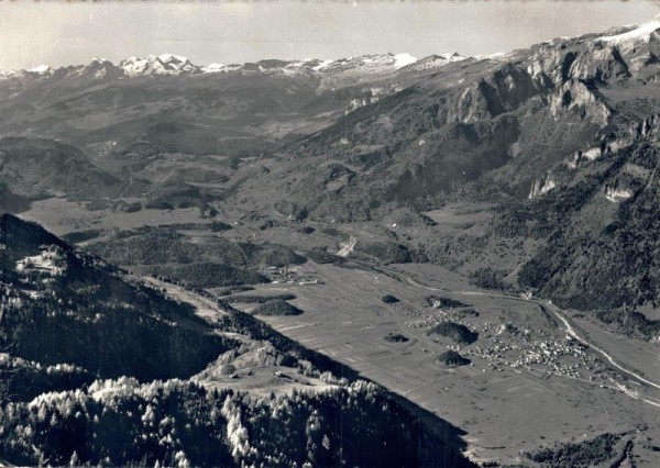 Spuntisköpfe, Ausblick über Ems und Flims gegen Bifertenstock, Tödi und Vorab Vorderseite