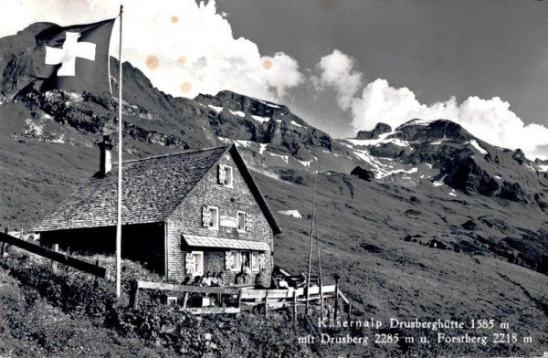 Käsernalp Drusberghütte mit Drusberg u. Forstberg Vorderseite