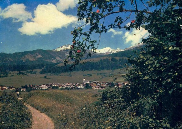 Flims-Dorf mit Piz Grisch Vorderseite