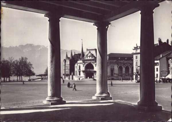 Vevey - Place du Marché et le Casino