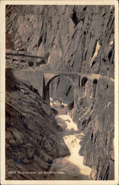 Teufelsbrücke, Schöllenenbahn Vorderseite
