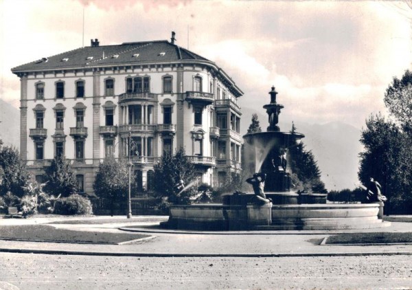 Locarno, Piazza Fontana Pedrazzini Vorderseite
