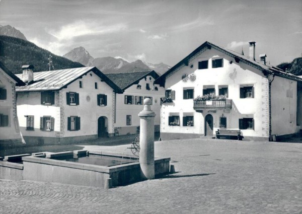 Dorfplatz "Bügl Grond", Scuol Unterengadin Vorderseite