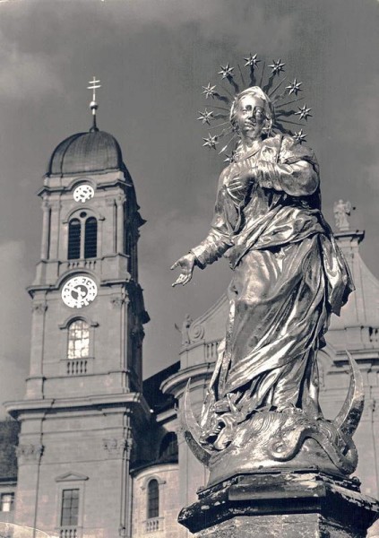 Einsiedeln. Frauenbrunnen Vorderseite