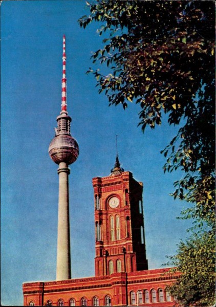 Berlin - Hauptstadt der DDR, Rathaus und UKW- und Fernsehturm der Deutschen Post Berlin Vorderseite