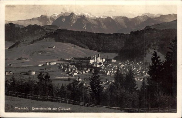 Generalansicht mit Glärnisch (2914 m) Einsiedeln Vorderseite