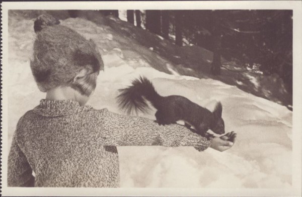 Kind mit Eichhörnchen, Aroser-Idyll