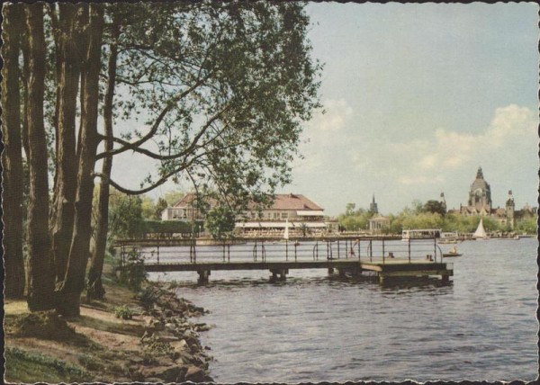 Hannover Maschsee mit Gaststätte und Rathaus Vorderseite