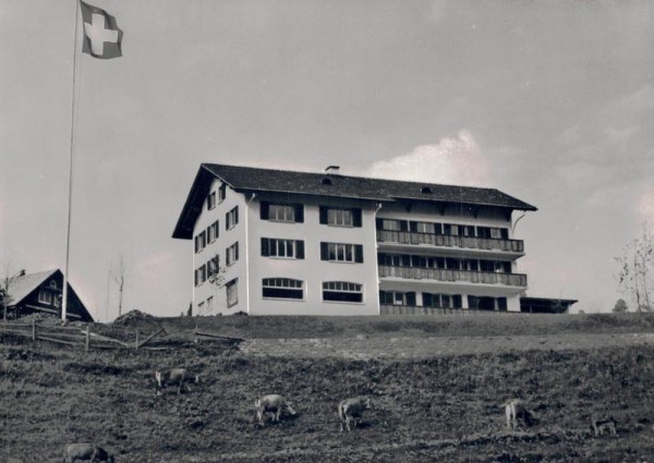 Schweizer Gesellenhaus Oberiberg Vorderseite