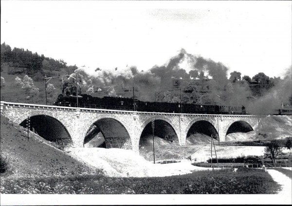 Dampfzug auf Brücke Vorderseite