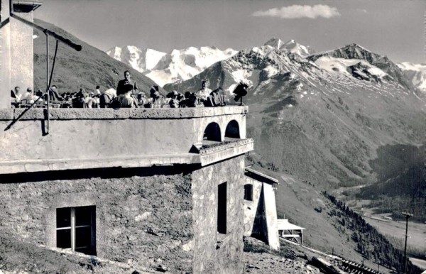 Muottas Muragl. Terrasse mit Blick gegen Piz Palü, Bellavista, Tschierva Vorderseite