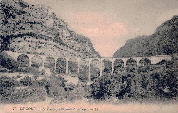 Le Loup - Le Viaduc et l'Entrée des Georges Vorderseite