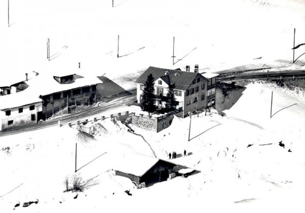 Gasthaus Seehorn, Davos-Dorf  -  Flugaufnahmen Vorderseite