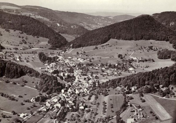 Langenbruck BL - Flugaufnahmen Vorderseite