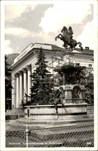 Innsbruck - Leopoldsbrunnen-Stadttheater Vorderseite