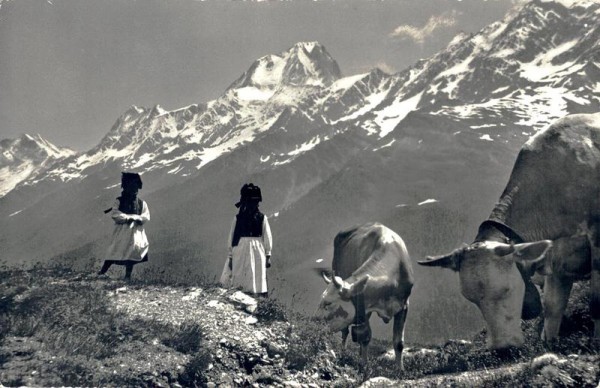 Die Tracht stimmt zur Gegend, Im Lötschental, das Bietschhorn Vorderseite