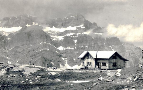 Leglerhütte mit Glärnischkette Vorderseite