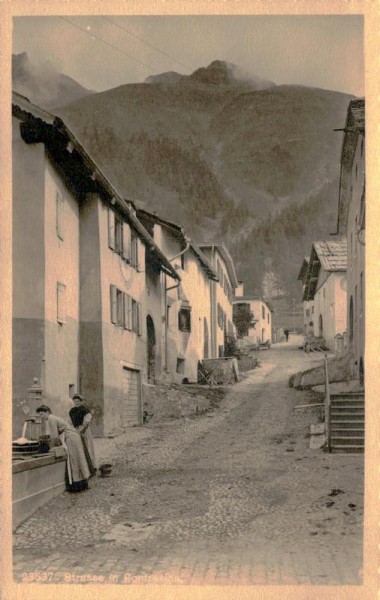 Strasse in Pontresina Vorderseite