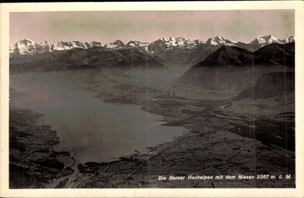 Die Berner Hochalpen mit den Niesen (2367 m) Vorderseite