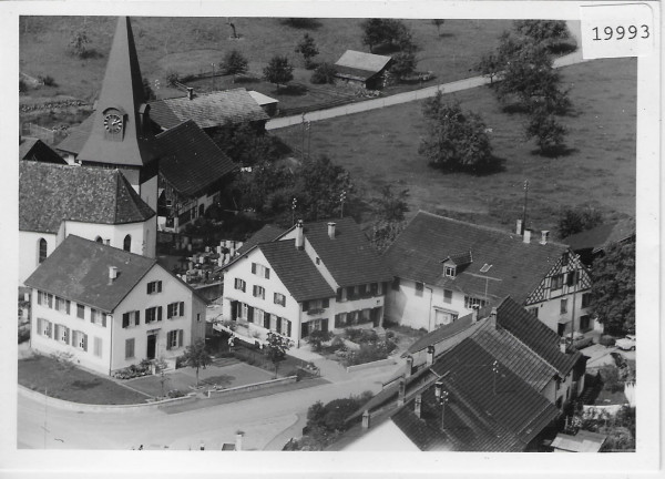 Flugaufnahme Zell ZH Dorfpartie Kirche - Foto: 90x125mm