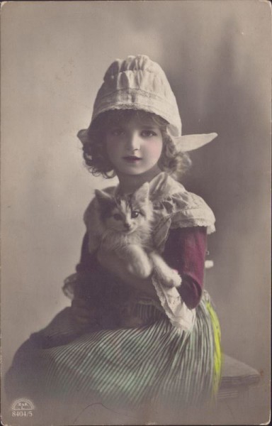 Mädchen mit Katze