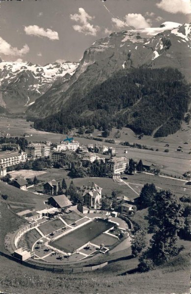 Schwimmbad Engelberg mit Titlis Vorderseite
