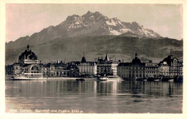 Luzern. Bahnhof mit Pilatus Vorderseite