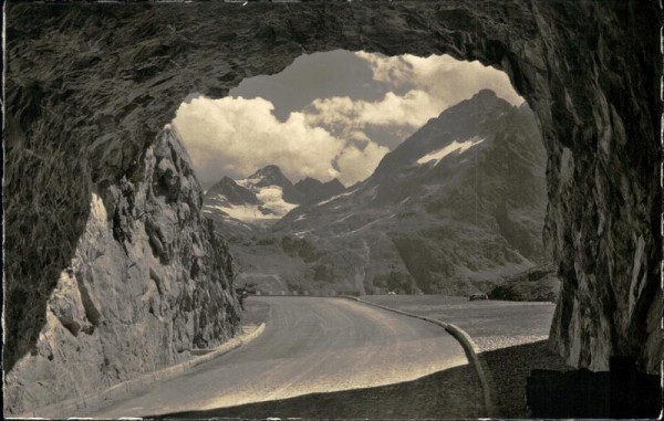 Die Sustenstrasse, Tunnelausblick Vorderseite