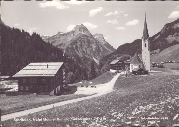 Schröcken, Hotel Mohnenfluh mit Künzelspitze