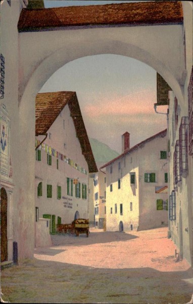 Alter Torbogen in Zuoz. Vorderseite