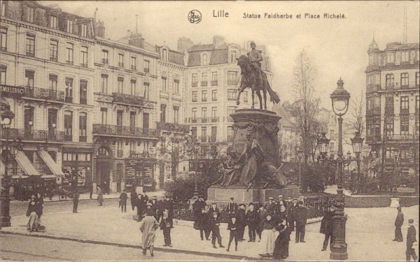 Lille - Statue Faidherbe et Place Richelé