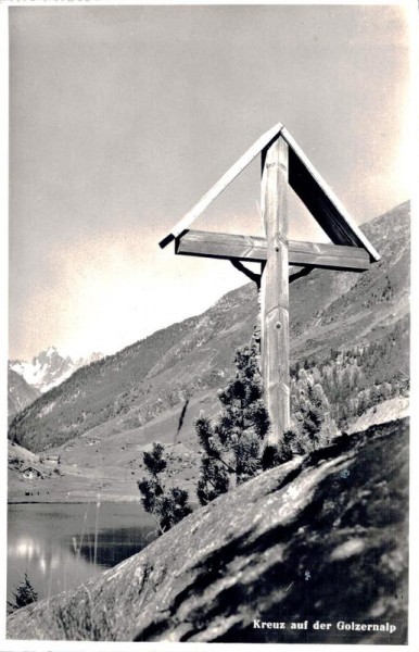 Kreuz auf der Golzernalp Vorderseite