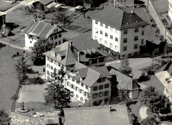 Schulhaus Kinderheim Marianum, Menzigen im Zugerland - Flugaufnahmen Vorderseite