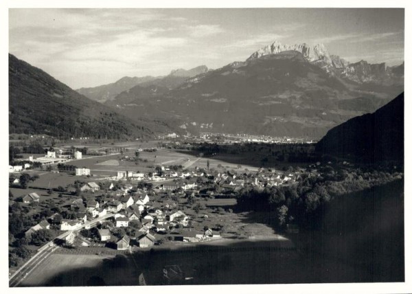 8865 Bilten GL, Landstrasse/ Hintergrund: Mürtschenstock+Fronalpstock Vorderseite