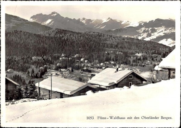 Flims Waldhaus mit den Oberländer Bergen Vorderseite