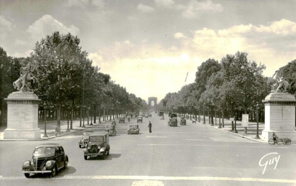 Paris, Avenue des Champs-Elysées Vorderseite