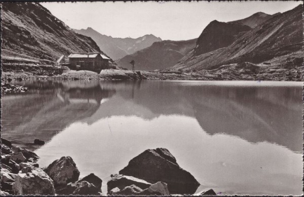Schottensee mit Flüela-Hospiz (2388 m)