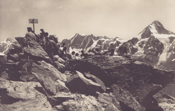 Blick vom Hockenhorn (3300 m. ü. M.) auf Aletschhorn (links) und Bietschhorn (rechts) Vorderseite