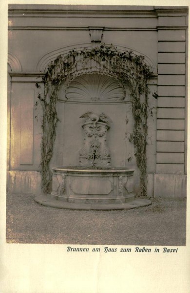 Basel, Brunnen am Haus zum Raben Vorderseite
