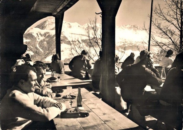 Brambrüesch. Blick aus der Sonnenterrasse des Ski- und Berghauses Vorderseite
